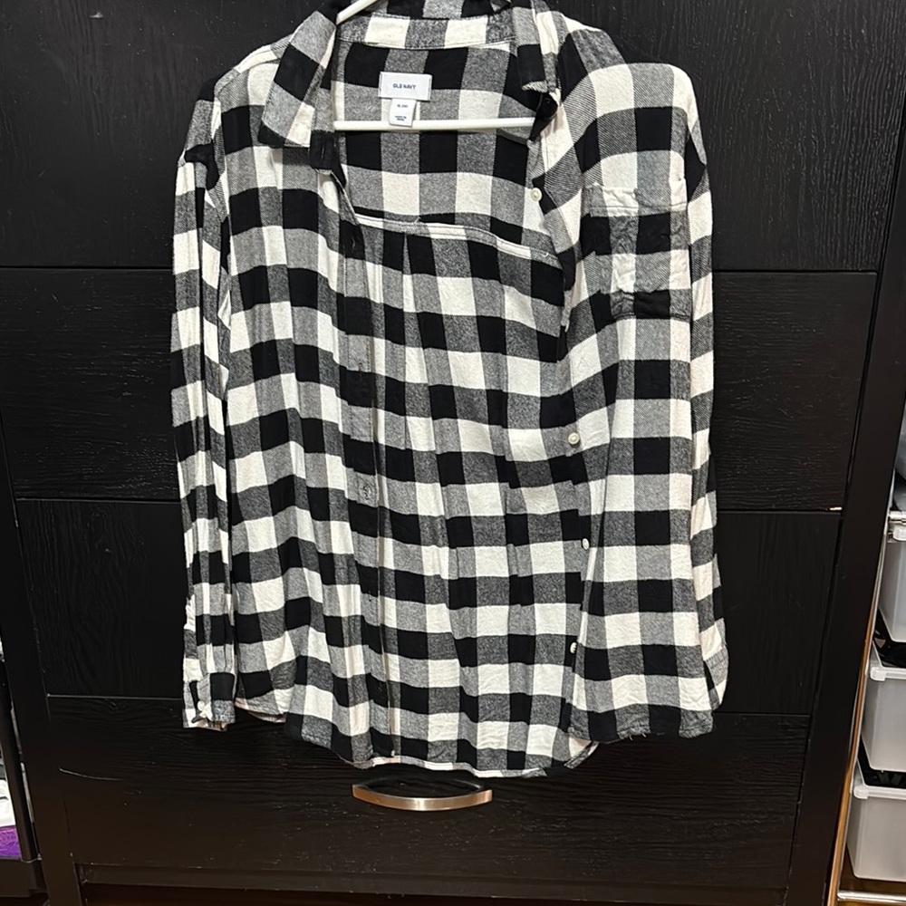 Old Navy Black and White Plaid Button Down Shirt